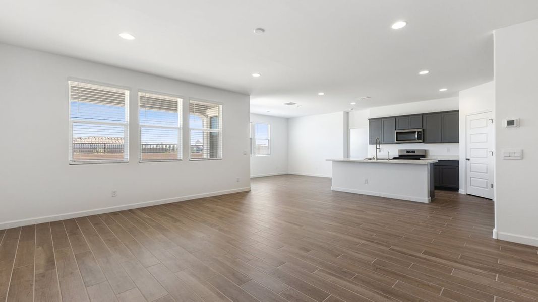 Spacious, unfurnished interior of a new home in Entrada Del Toro at Rancho Sahuarita, Sahuarita (Image 10).