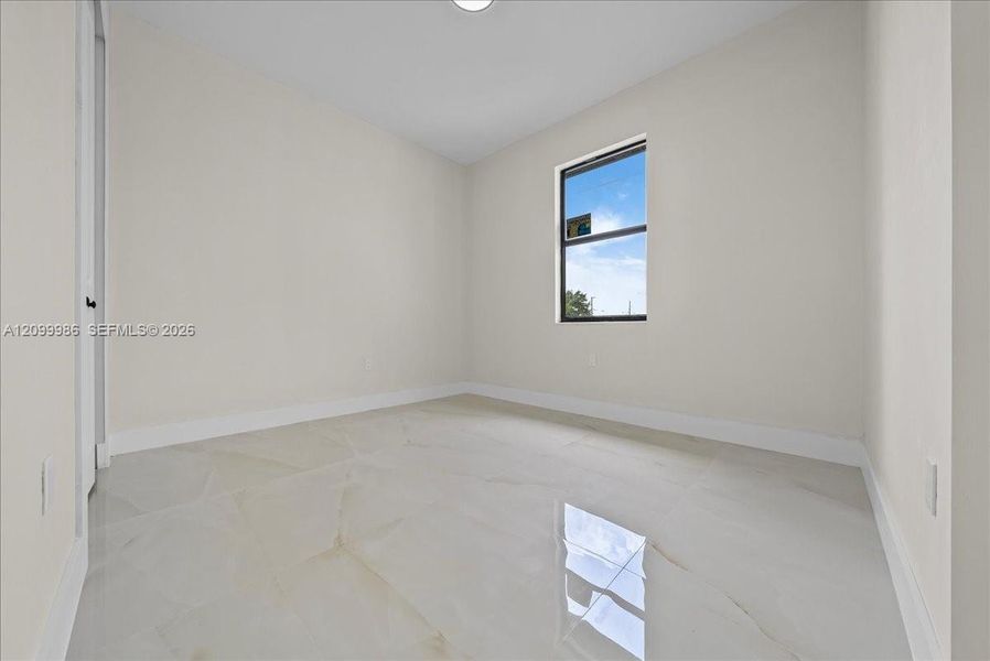 Spacious, unfurnished interior of a new home in , Lehigh Acres (Image 11).