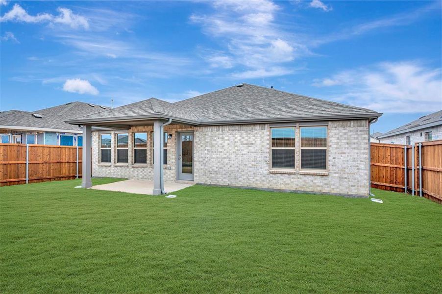 Exterior details and patio area of a home in Mobberly Farms, Pilot Point (Image 24).