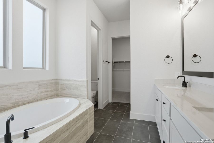 Furnished interior view inside a new home in Haby Hill 50s, San Antonio (Image 14).