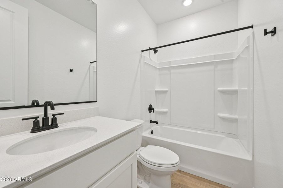 24-web-or-mls-W Buist Ave-S1001-024