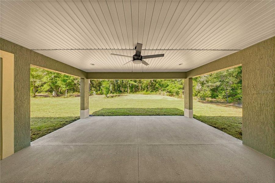 Exterior details and patio area of a home in , Dunnellon (Image 20).
