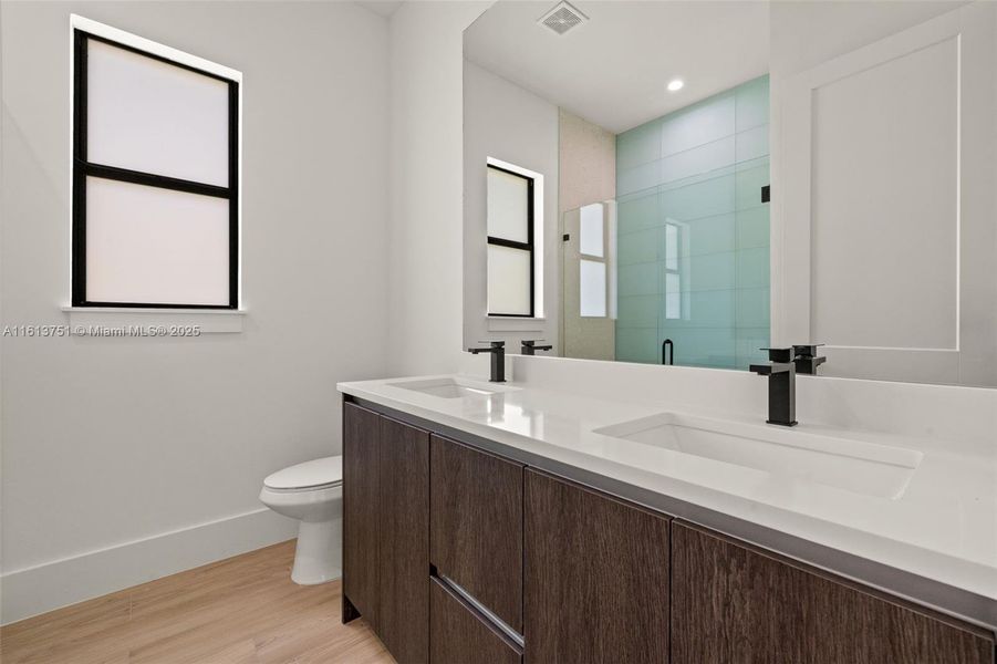 Spacious, unfurnished interior of a new home in , Naples (Image 27).