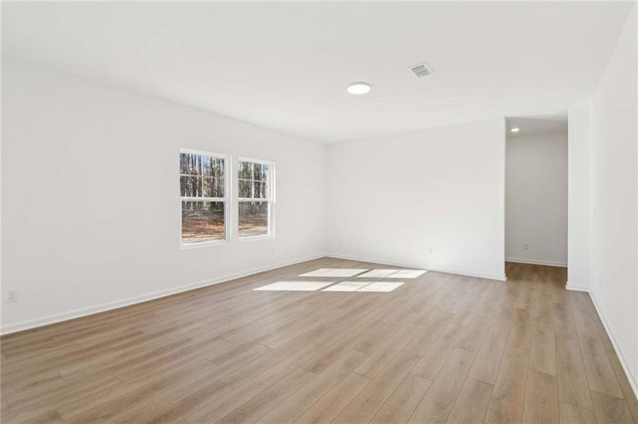 Spacious, unfurnished interior of a new home in The Pointe at Heron Bay, Locust Grove (Image 18).