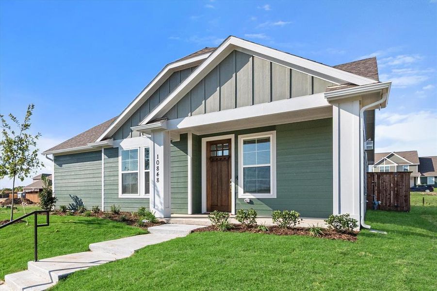 View of front of property featuring a front lawn