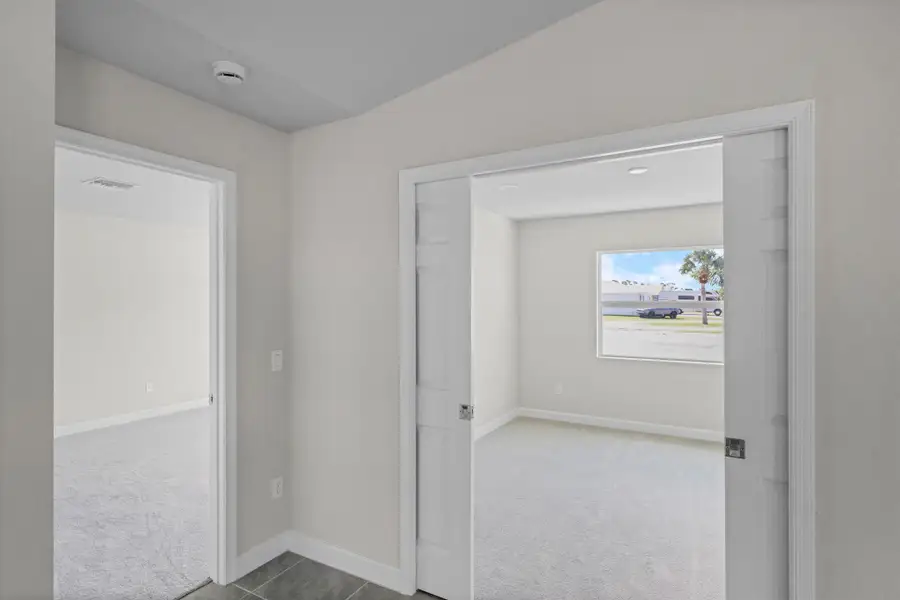 Spacious, unfurnished interior of a new home in , Port St. Lucie (Image 16).