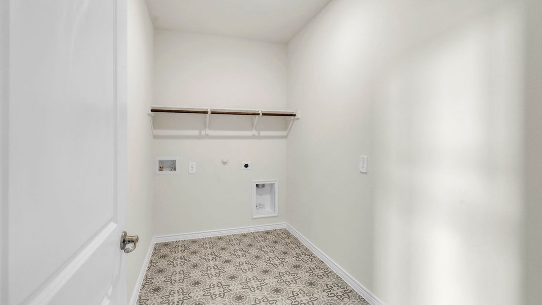 Spacious, unfurnished interior of a new home in The Landing at Hidden Lakes, McKinney (Image 18).