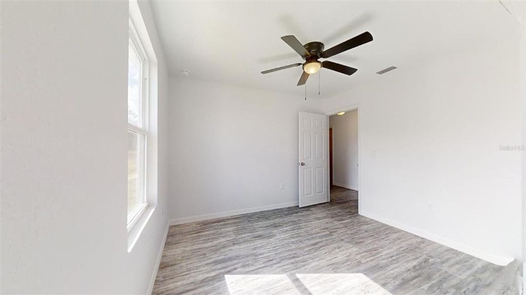 Spacious, unfurnished interior of a new home in , Dunnellon (Image 30).