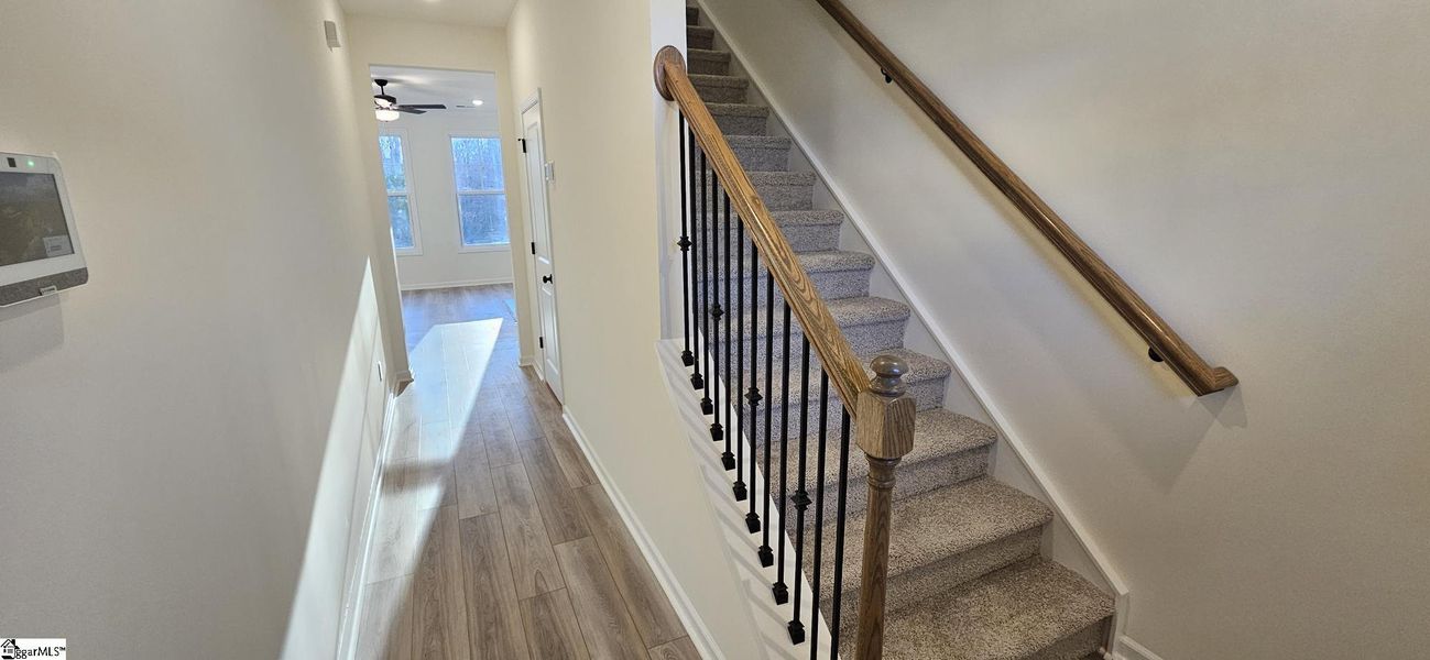 Spacious, unfurnished interior of a new home in Sedona, Greenville (Image 9).