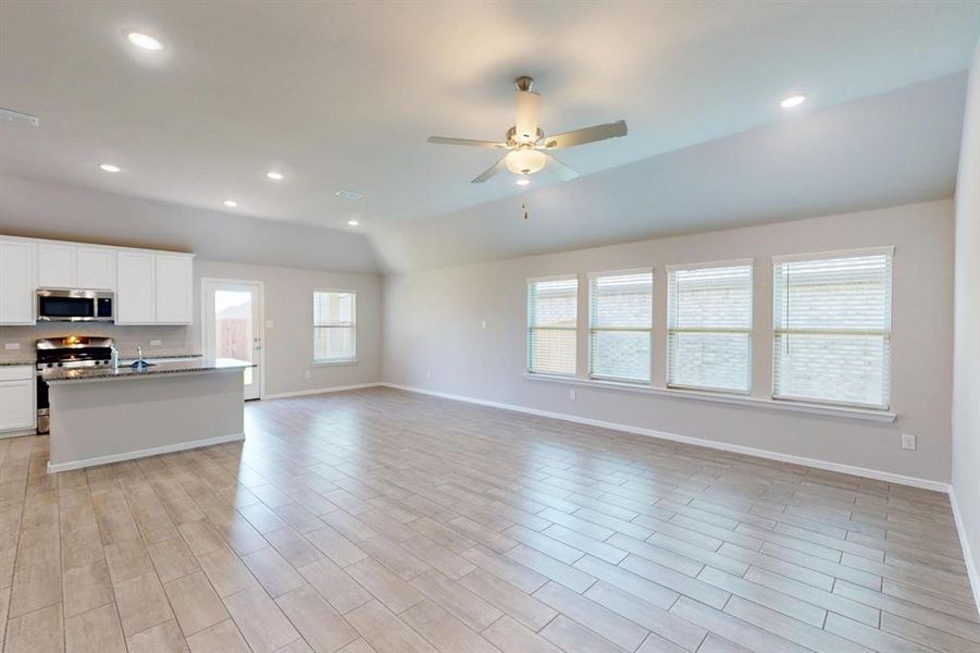 Spacious, unfurnished interior of a new home in Sagebrook, Argyle (Image 27). Spacious, unfurnished interior of a new home in Sagebrook, Argyle (Image 27).