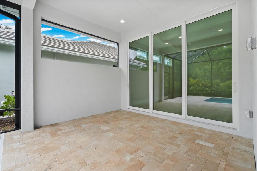 Spacious, unfurnished interior of a new home in , Vero Beach (Image 23).