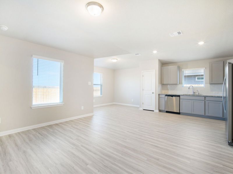 Spacious, unfurnished interior of a new home in Eastern Wells, Jarrell (Image 7).