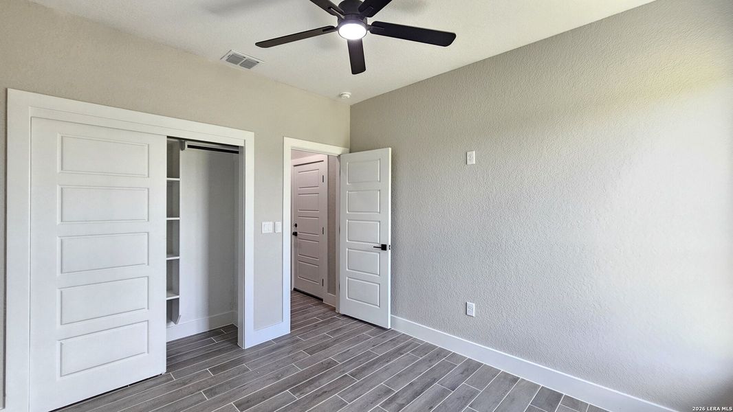Spacious, unfurnished interior of a new home in , Atascosa (Image 34).