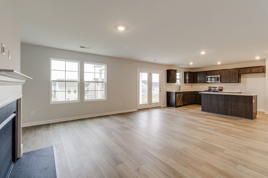 Spacious, unfurnished interior of a new home in Ellington, Elgin (Image 24).