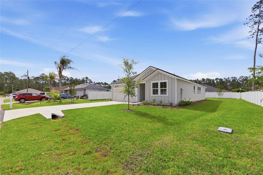Exterior details and patio area of a home in Palm Coast Homes, Palm Coast (Image 3).