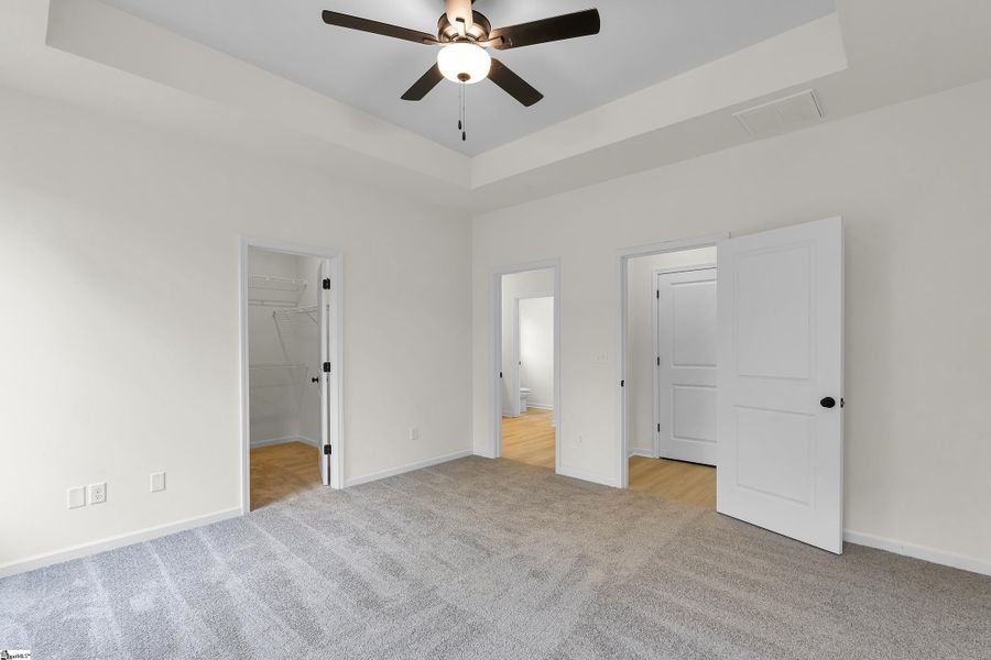Spacious, unfurnished interior of a new home in Lynbrook, Boiling Springs (Image 20).