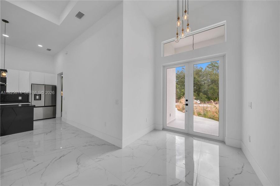 Spacious, unfurnished interior of a new home in , Lehigh Acres (Image 33).