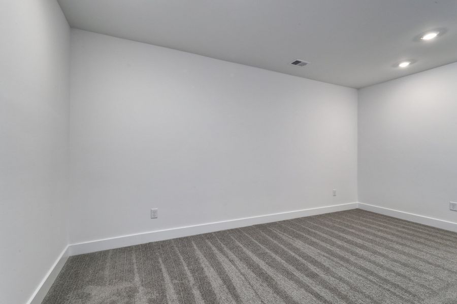 Spacious, unfurnished interior of a new home in Bally Castle, Murrells Inlet (Image 29).