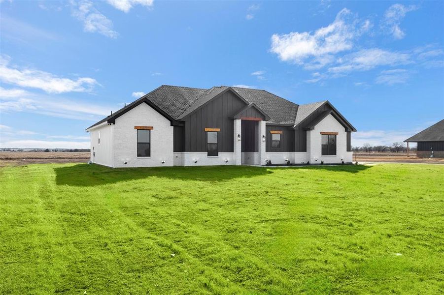 Exterior details and patio area of a home in , Palmer (Image 23).