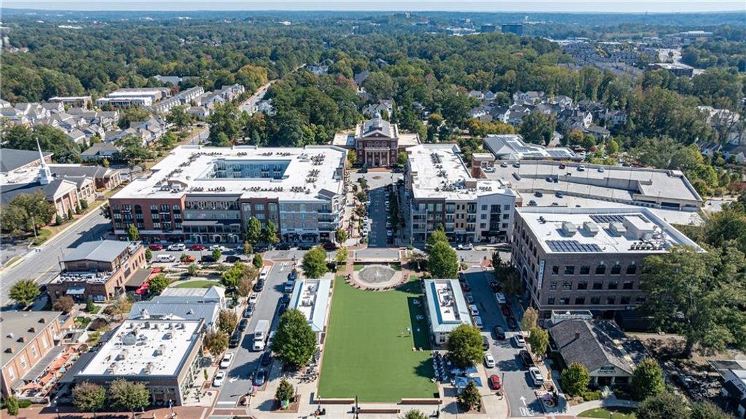 Condo located in Alpharetta, GA showcasing its design and architecture (Image 5).
