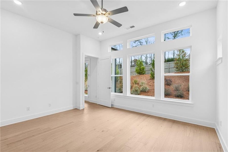 Spacious, unfurnished interior of a new home in Maple Grove at Towne Lake, Woodstock (Image 9).