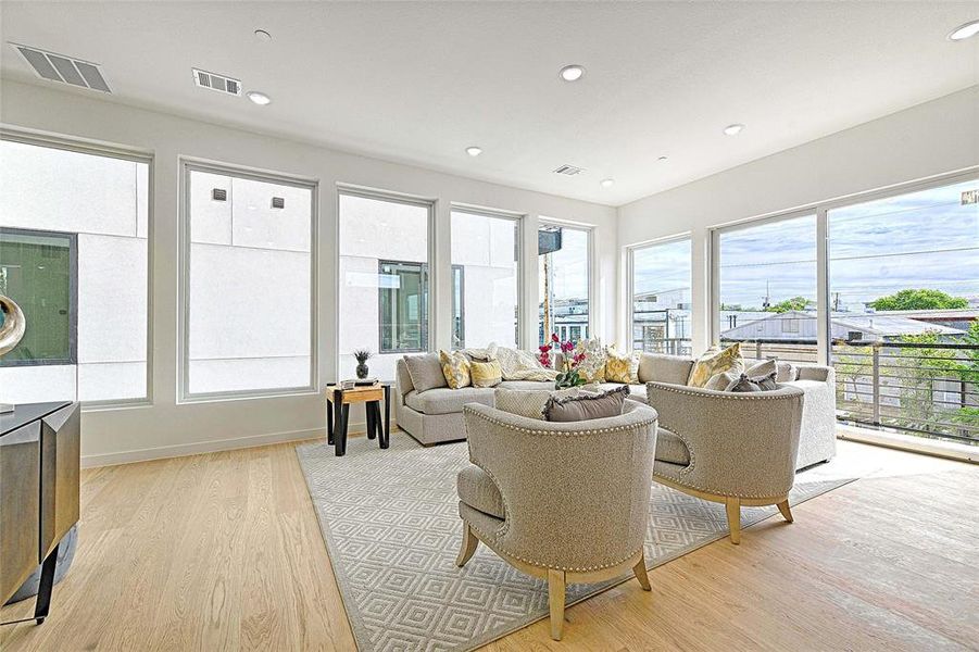 Furnished interior view inside a new home in , Dallas (Image 12).