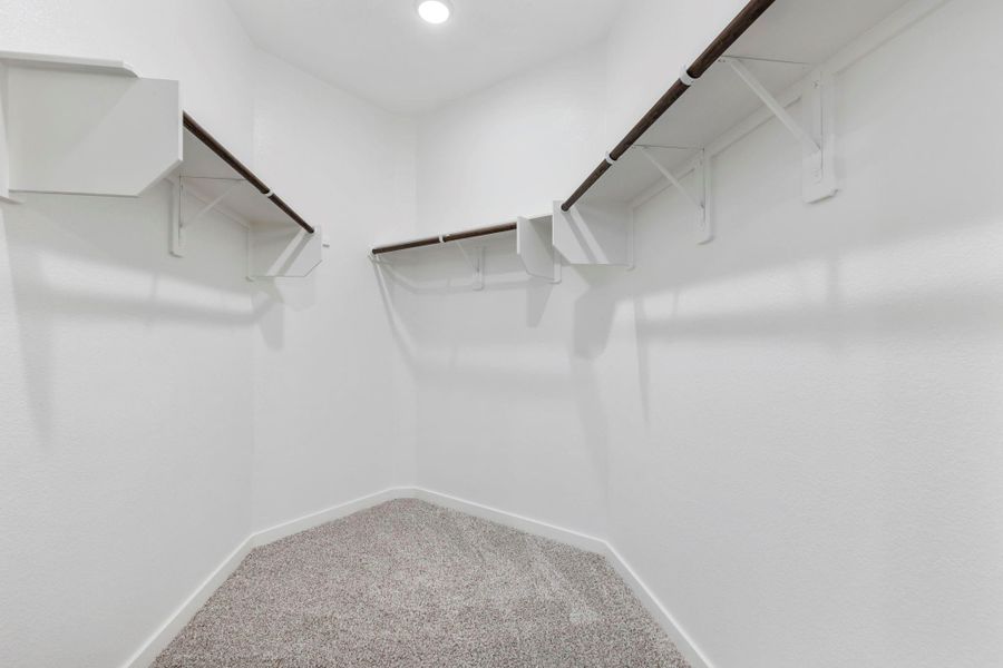 Spacious, unfurnished interior of a new home in , Huntsville (Image 13).