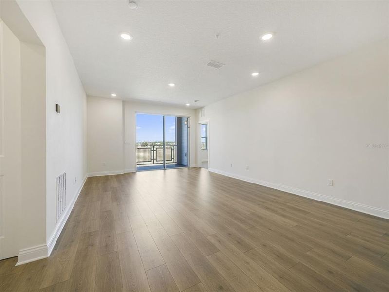 Spacious, unfurnished interior of a new home in Gatherings® of Lake Nona, Orlando (Image 11).