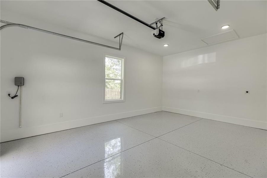 Spacious, unfurnished interior of a new home in , Gainesville (Image 27).