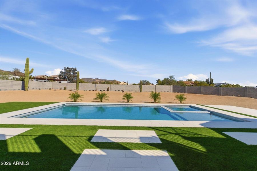 Resort-Style Pool & Spa Resort-Style Pool & Spa