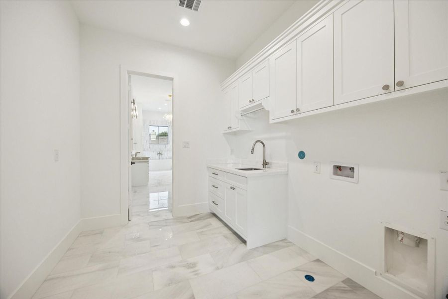 Spacious, unfurnished interior of a new home in , Houston (Image 29).