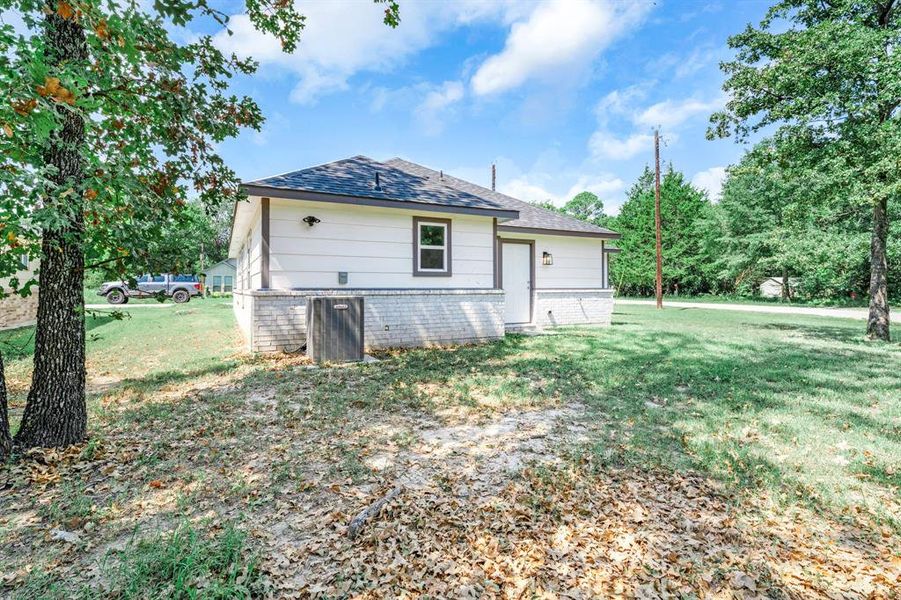Front exterior of a new home in , West Tawakoni, TX, highlighting curb appeal (Image 13).