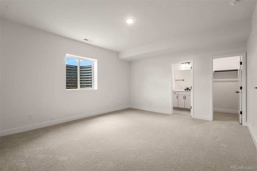 Spacious, unfurnished interior of a new home in Wolf Ranch - Enclave Collection, Colorado Springs (Image 20).