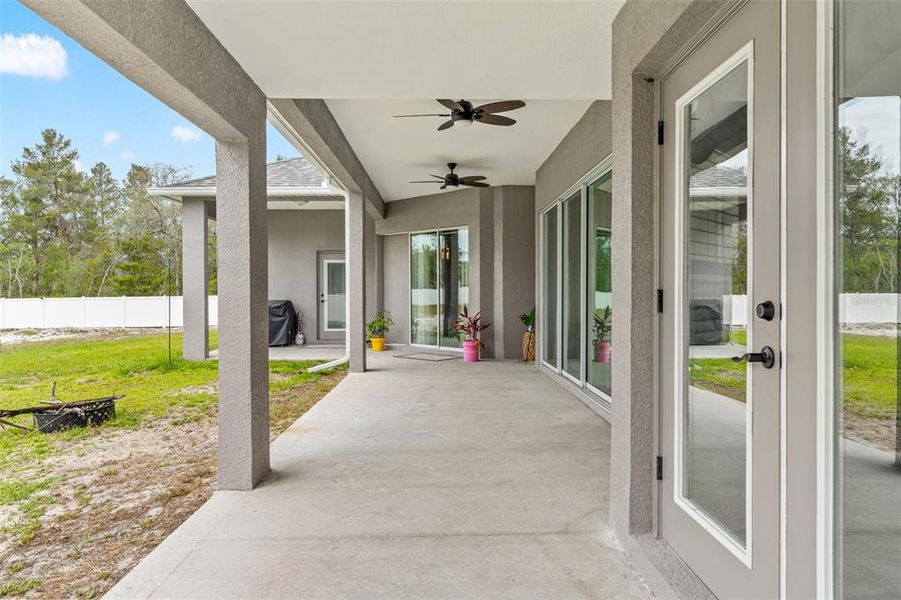 Exterior details and patio area of a home in , Weeki Wachee (Image 30).