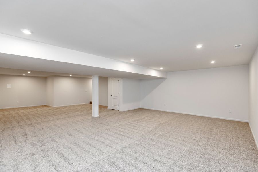 Representative unfurnished interior of a home built from the Grayson by Fischer Homes in Governor’s Preserve, Canton (Image 20).