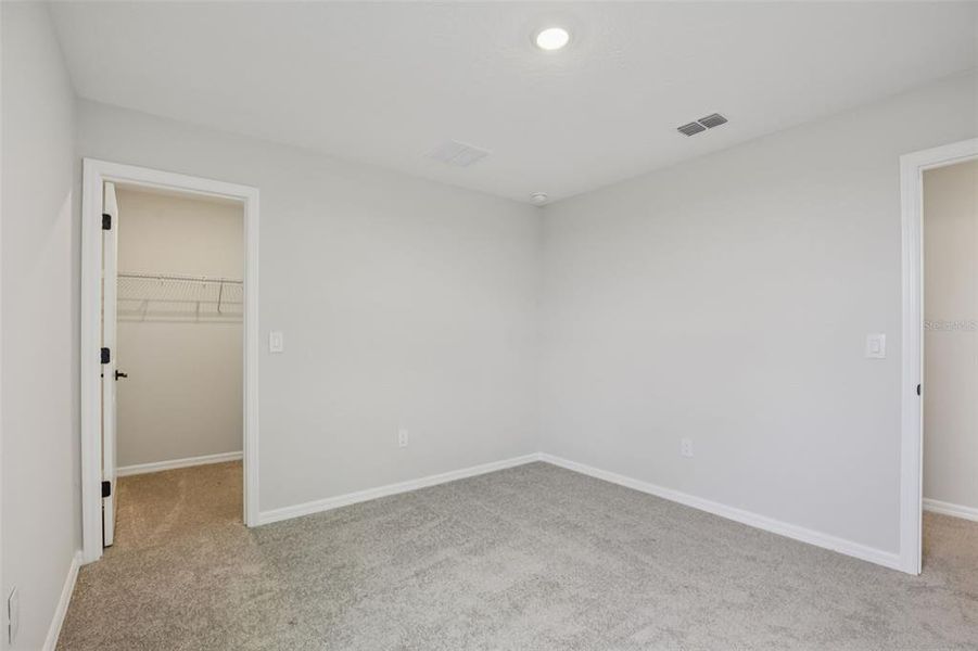 Spacious, unfurnished interior of a new home in Oakfield Trails, Parrish (Image 9).