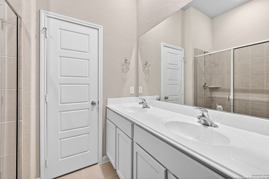 Furnished interior view inside a new home in Park Place, New Braunfels (Image 11).