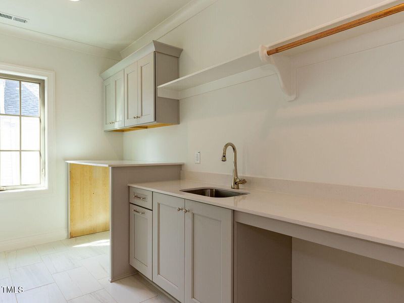 028-1280x960-laundry-room