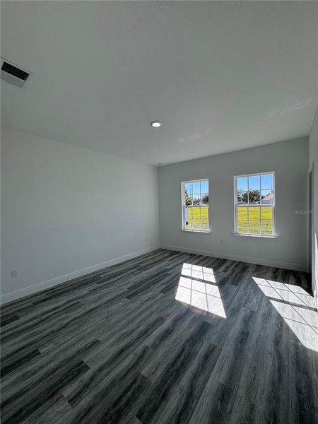 Spacious, unfurnished interior of a new home in , Citrus Springs (Image 21).