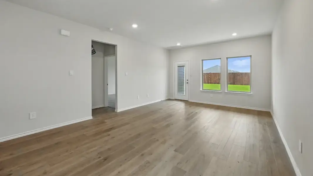 Spacious, unfurnished interior of a new home in Wildcat Ranch, Crandall (Image 26).