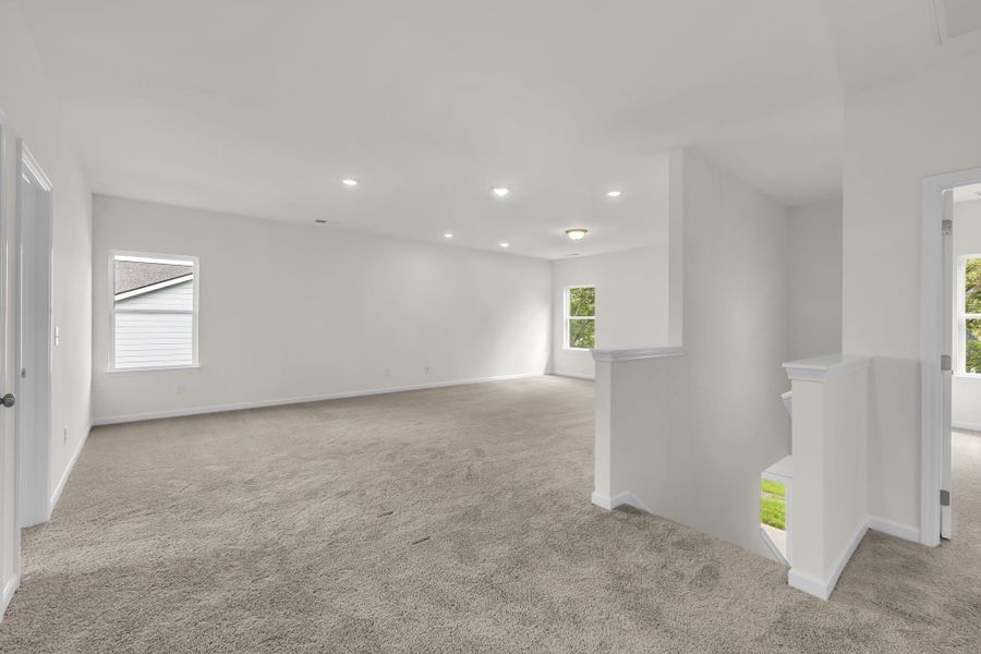 Huge upstairs loft area. Huge upstairs loft area.