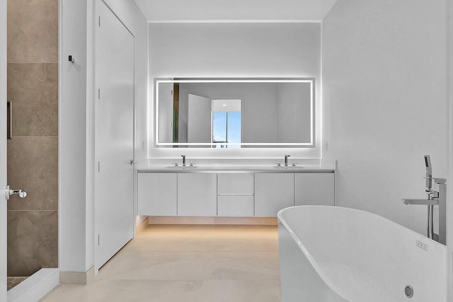 Nautilus 2411 Master Bath 1