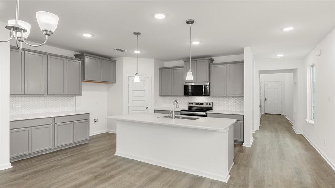 07. 1716 Edgeway - Kitchen (2)