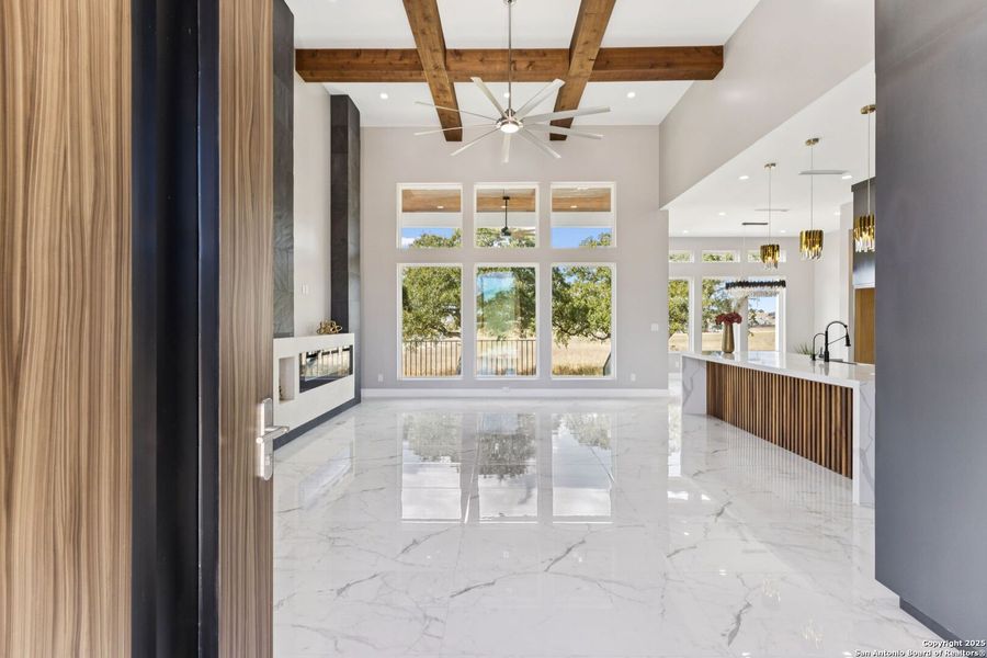 Spacious, unfurnished interior of a new home in , La Vernia (Image 46).