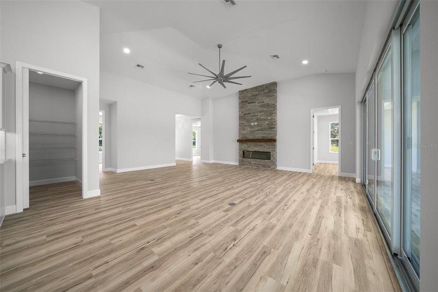 Spacious, unfurnished interior of a new home in , Ocala (Image 19).