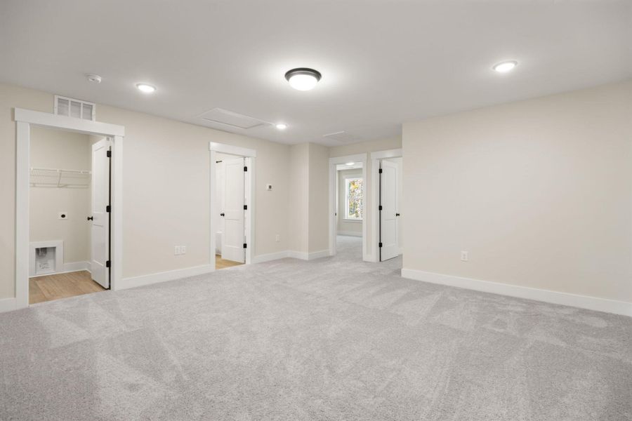 Spacious, unfurnished interior of a new home in Harbor Crossing, Greensboro (Image 29).