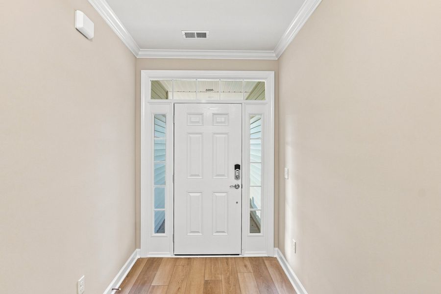 Spacious, unfurnished interior of a new home in Coastal Club of the Carolinas, Calabash (Image 12).