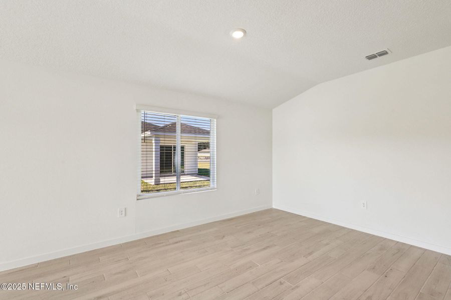 Spacious, unfurnished interior of a new home in Cypress Meadows - Signature Series, Jacksonville (Image 14).