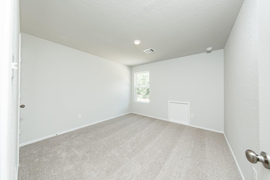 Spacious, unfurnished interior of a new home in Townsend Reserve, Splendora (Image 8).