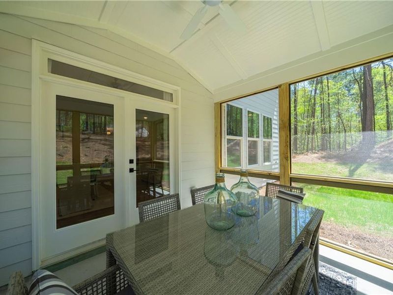 Exterior details and patio area of a home in Riverwood, Dallas (Image 27).